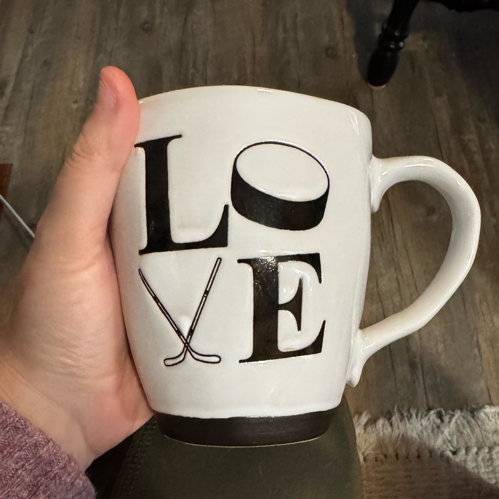 Like new condition. No flaws. Perfect for a hockey lover!